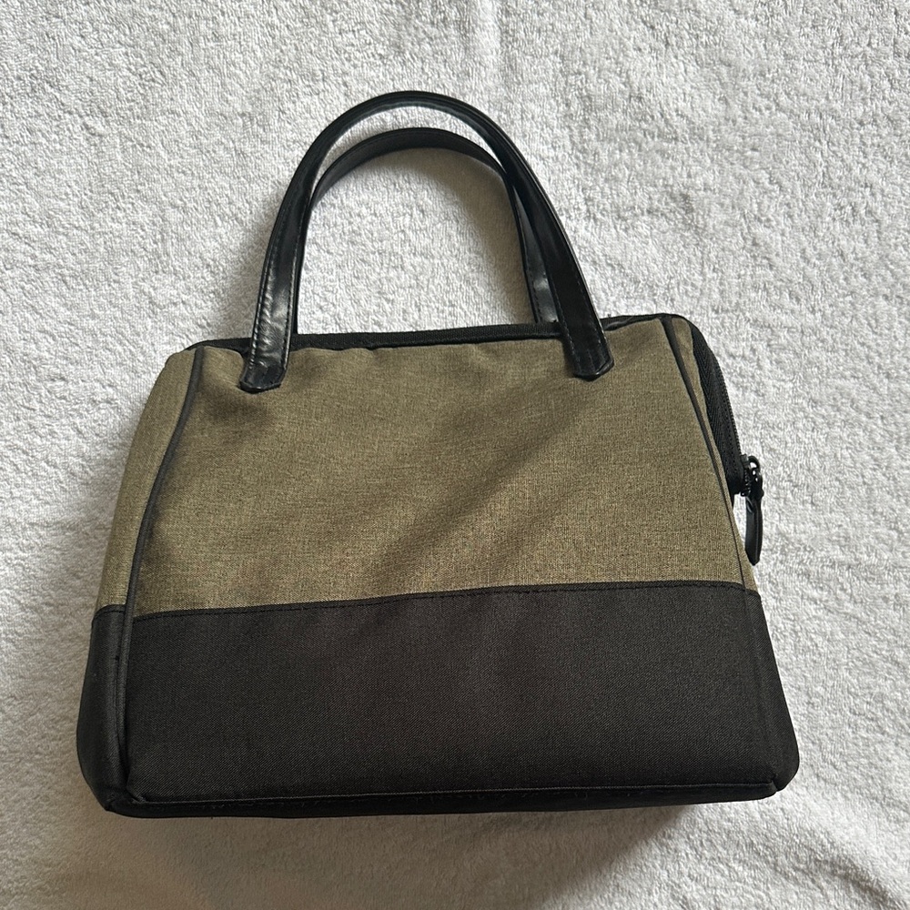 Arctic Zone Olive Green and Black Two-Tone Lunch Bag - Picture 2 of 3